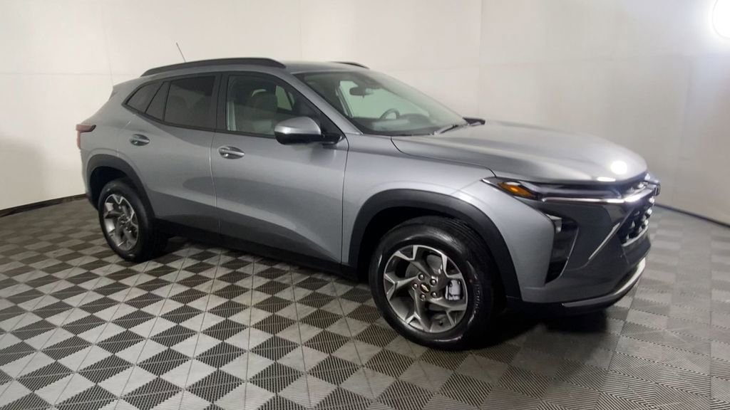 New 2026 Chevrolet Trax LT w/ Driver Confidence Package image 3