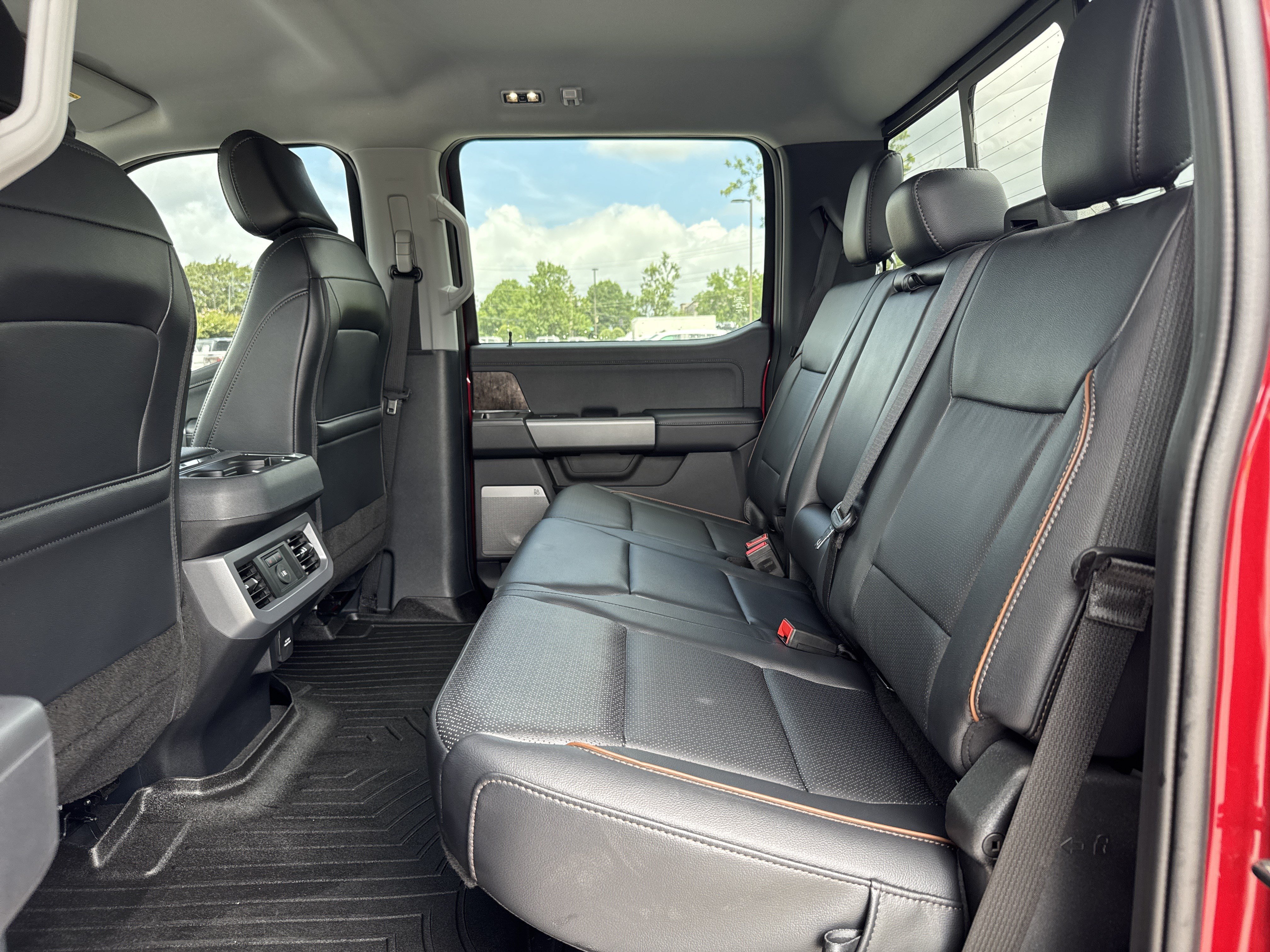 Used 2025 Ford F350 Lariat w/ Chrome Package AWD/4WD image 32