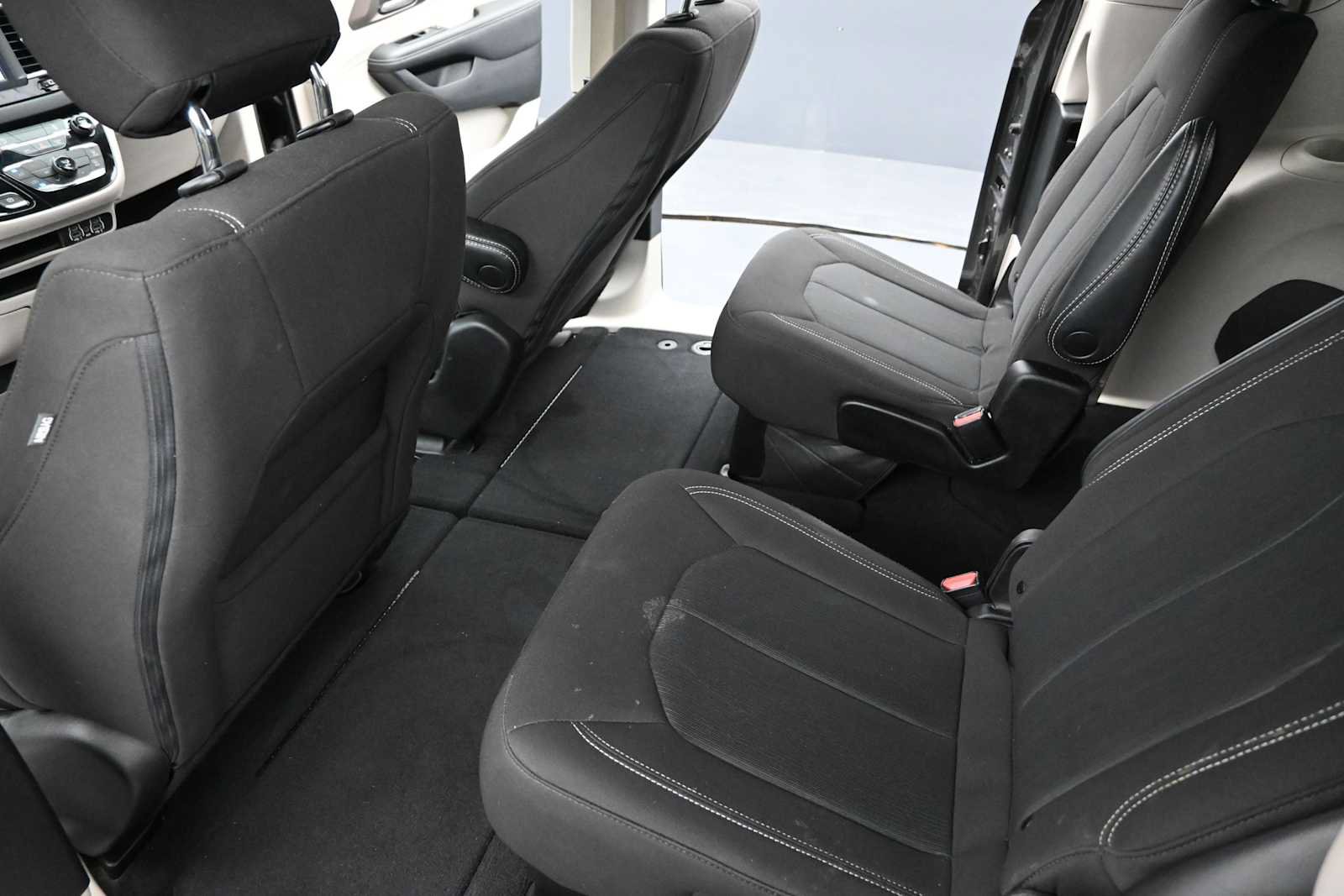 Used 2023 Chrysler Voyager LX FWD image 23