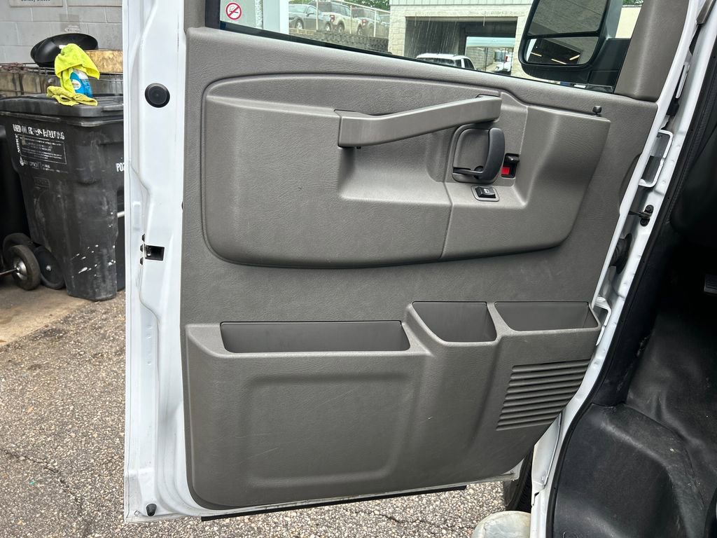 Used 2024 Chevrolet Express 2500 w/ Driver Convenience Package RWD image 9