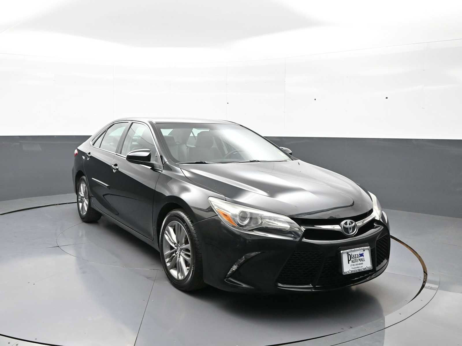 Used 2016 Toyota Camry SE w/ Protection Package (Q2) FWD image 3