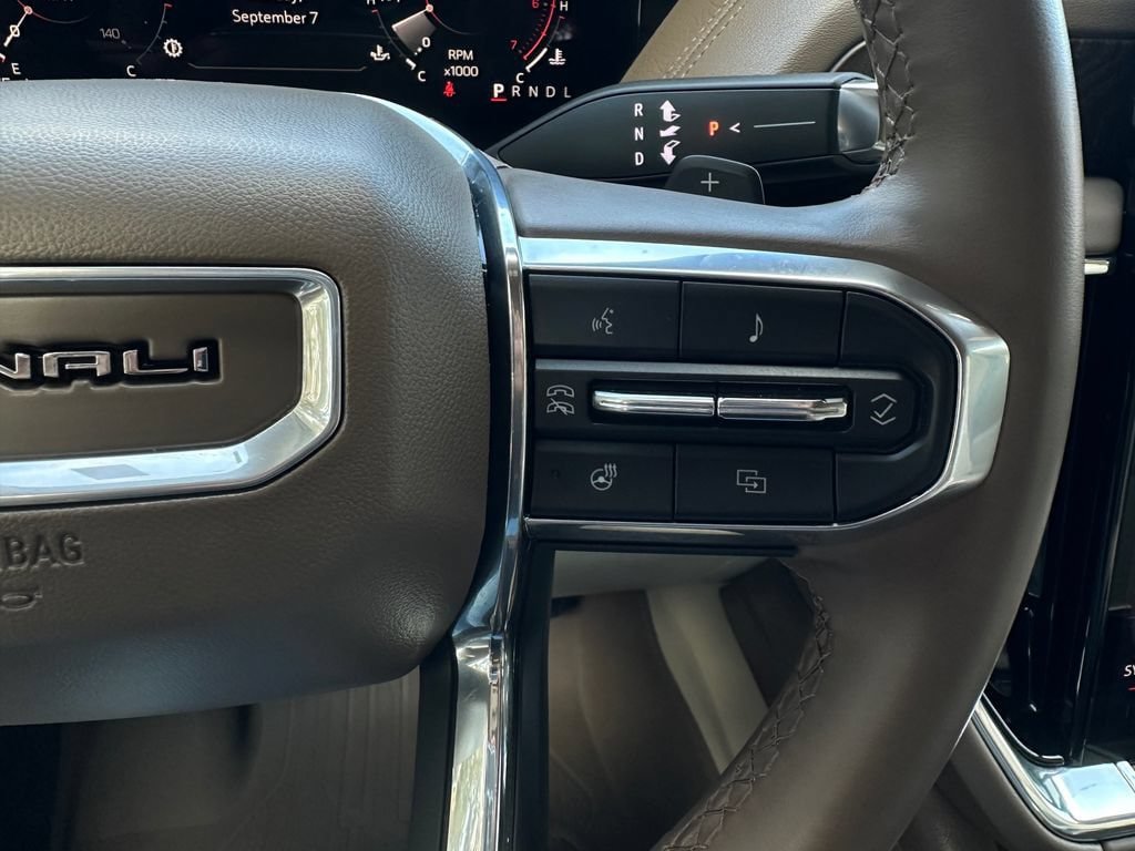 Used 2025 GMC Yukon XL Denali w/ Sun & Power Step Package AWD/4WD image 19