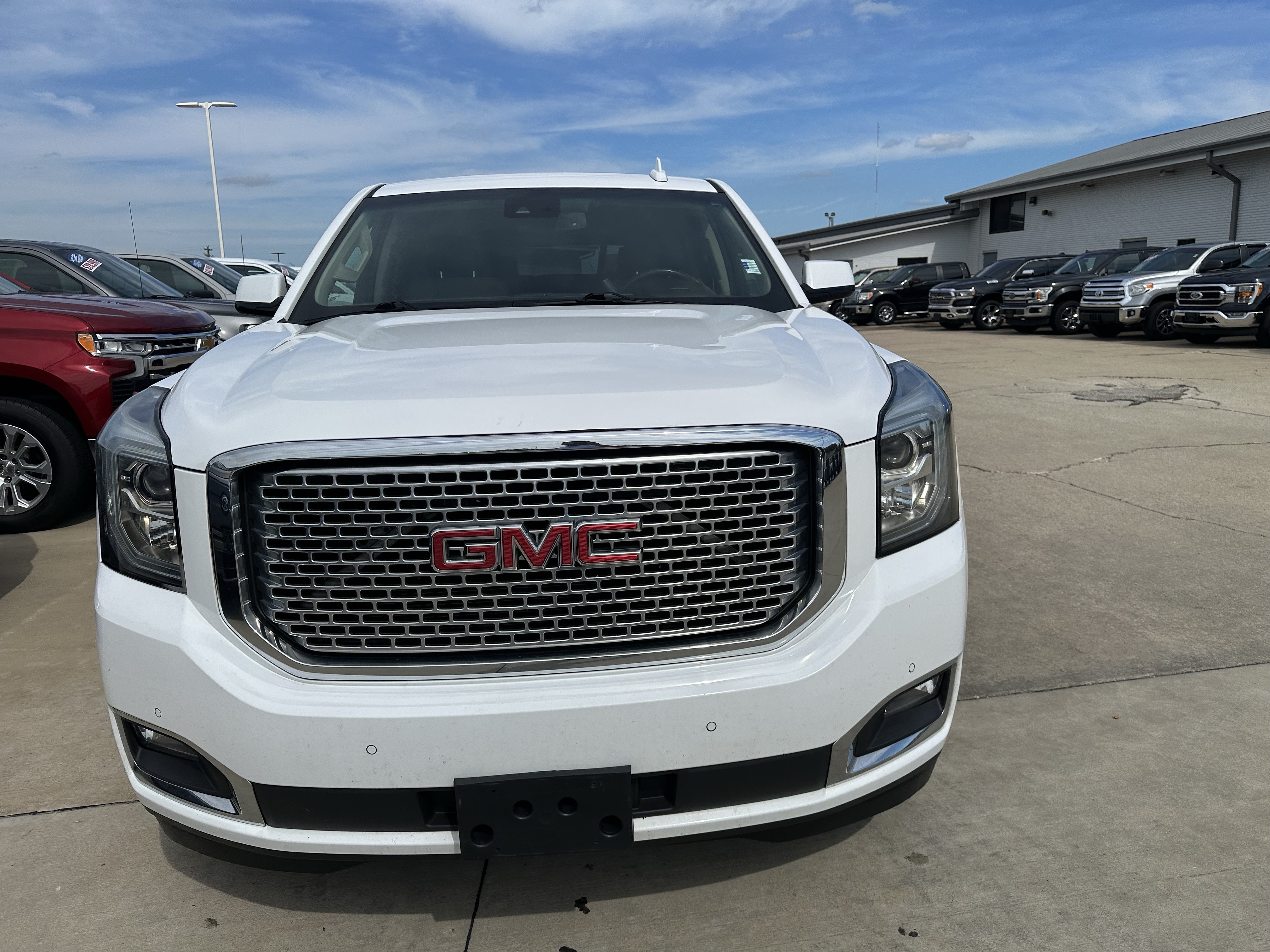 Used 2015 GMC Yukon Denali w/ Open Road Package AWD/4WD image 2