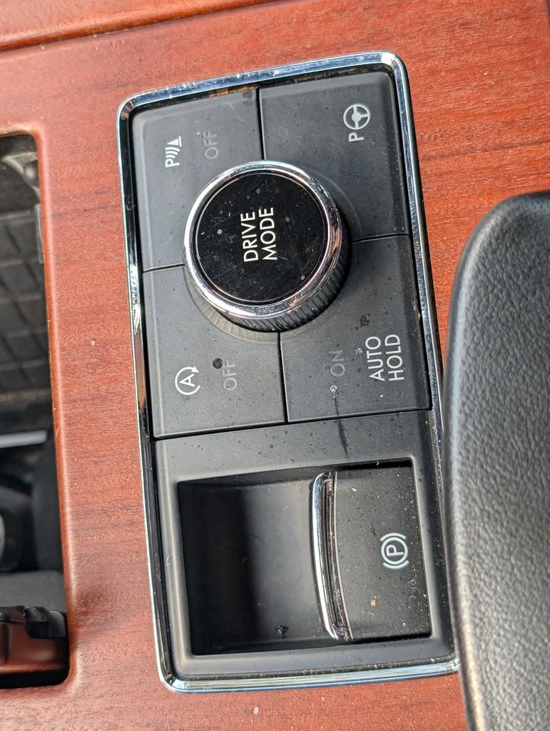 Used 2020 Lincoln Navigator L Reserve w/ Equipment Group 208A Reserve image 32