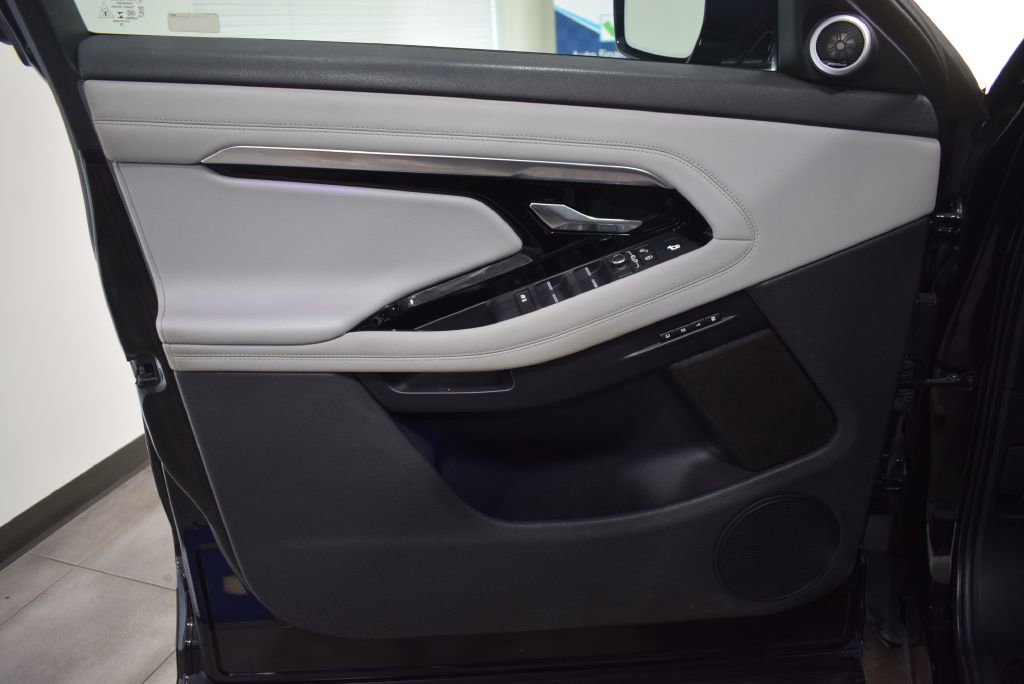 Used 2020 Land Rover Range Rover Evoque SE image 7