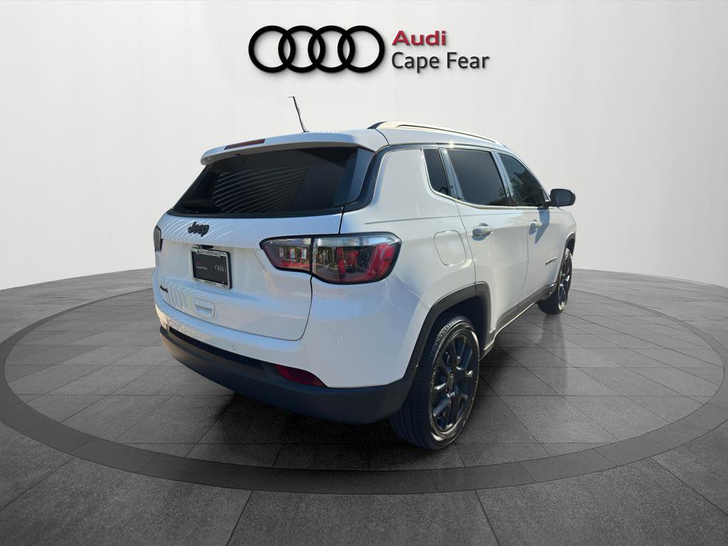 Used 2025 Jeep Compass Latitude w/ Convenience Group AWD/4WD image 5