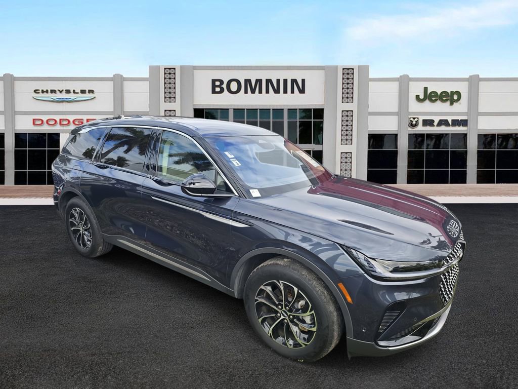 Used 2024 Lincoln Nautilus Premier image 2