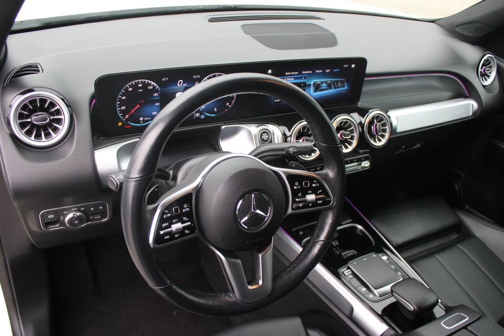 Used 2023 Mercedes-Benz GLB 250 4MATIC w/ Premium Package image 11
