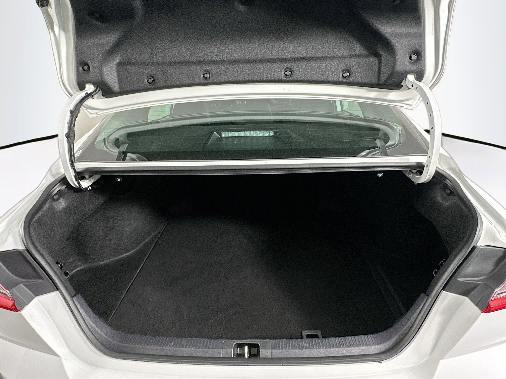 Used 2025 Toyota Camry LE image 30