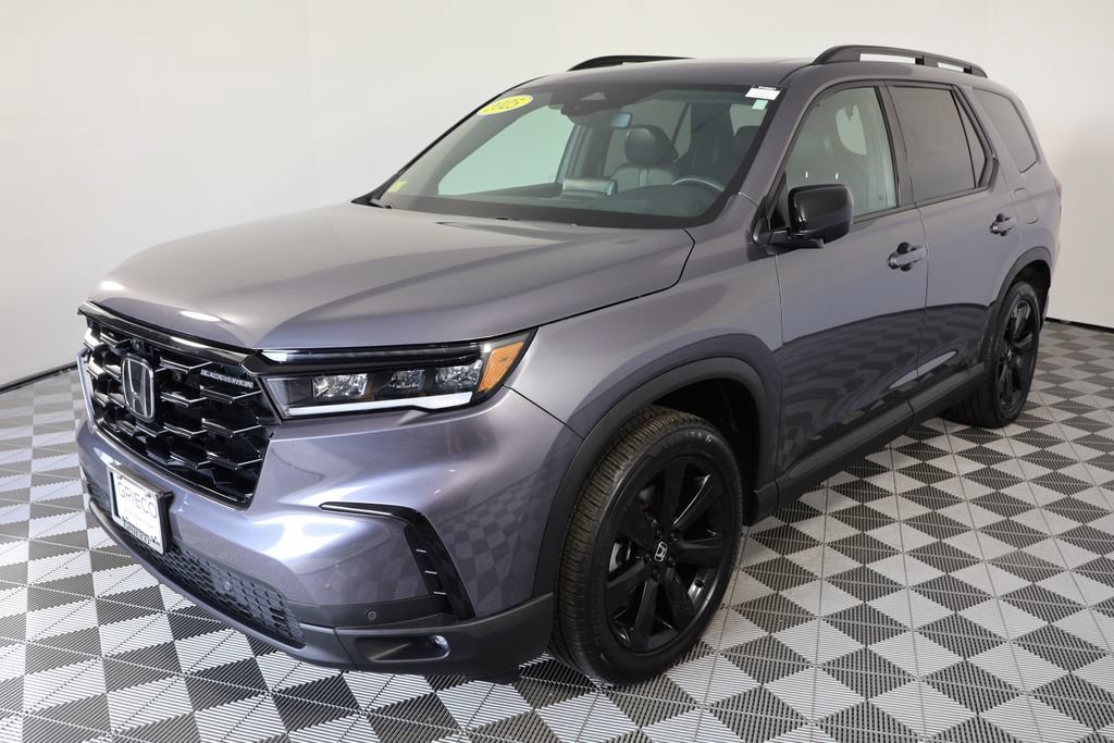 Used 2025 Honda Pilot Black Edition image 4