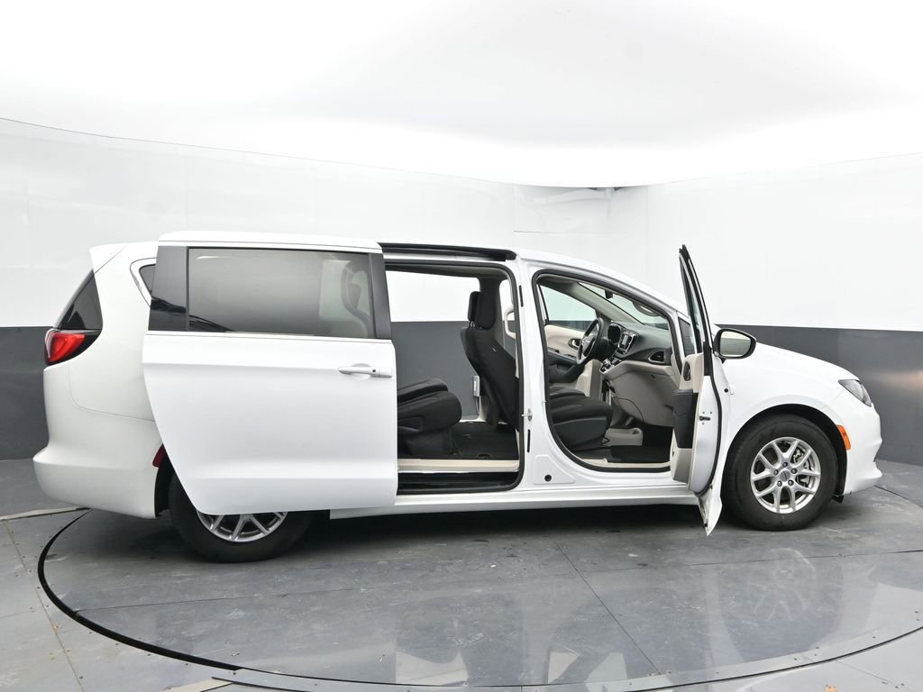 Used 2023 Chrysler Voyager LX FWD image 41