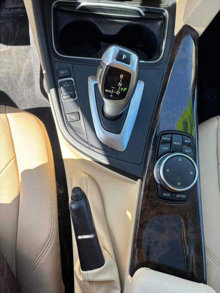 Used 2017 BMW 320i xDrive Sedan AWD/4WD image 12