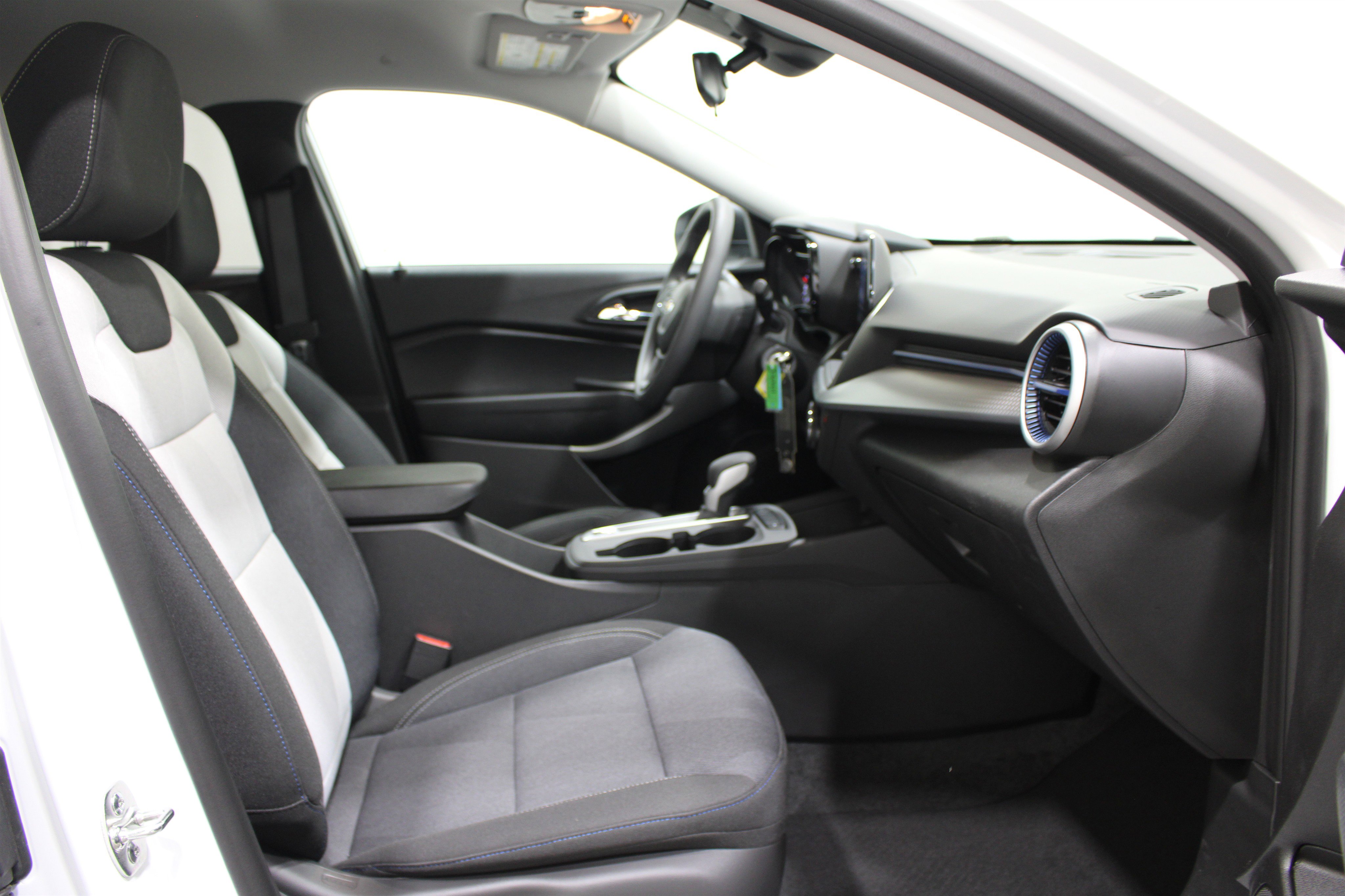 Used 2026 Chevrolet Trax LS FWD image 24