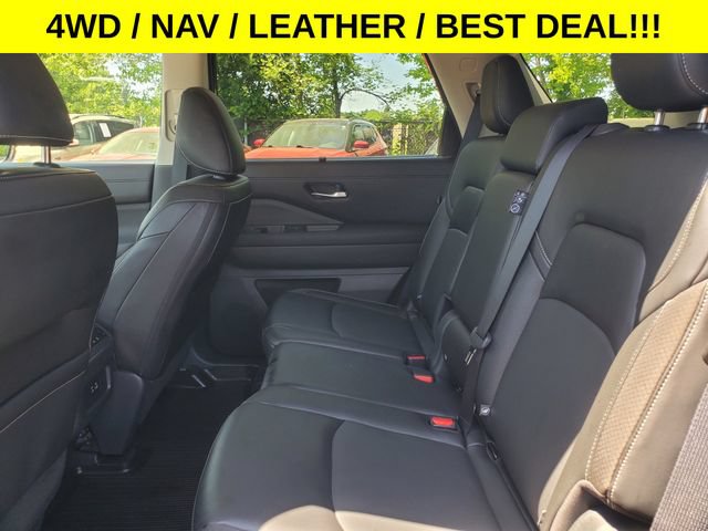 Used 2024 Nissan Pathfinder SL AWD/4WD image 27