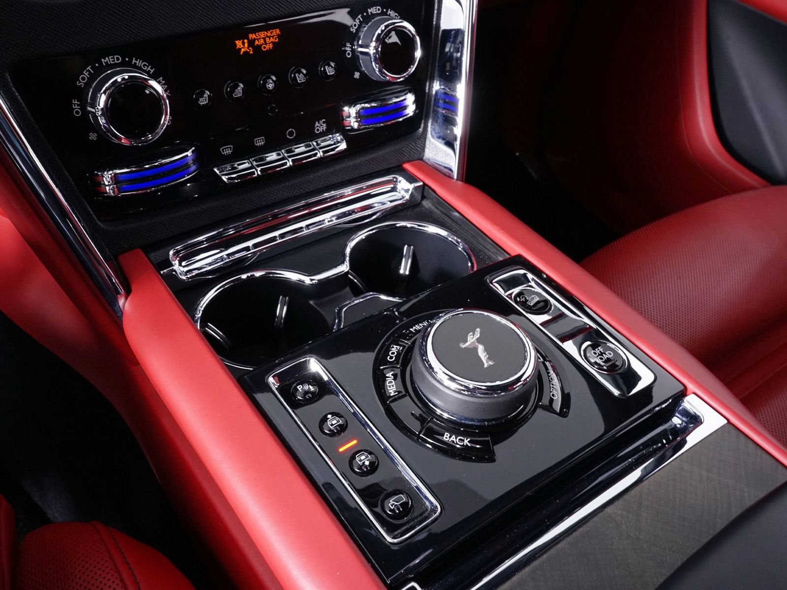 Used 2022 Rolls-Royce Cullinan w/ Cullinan Package image 32