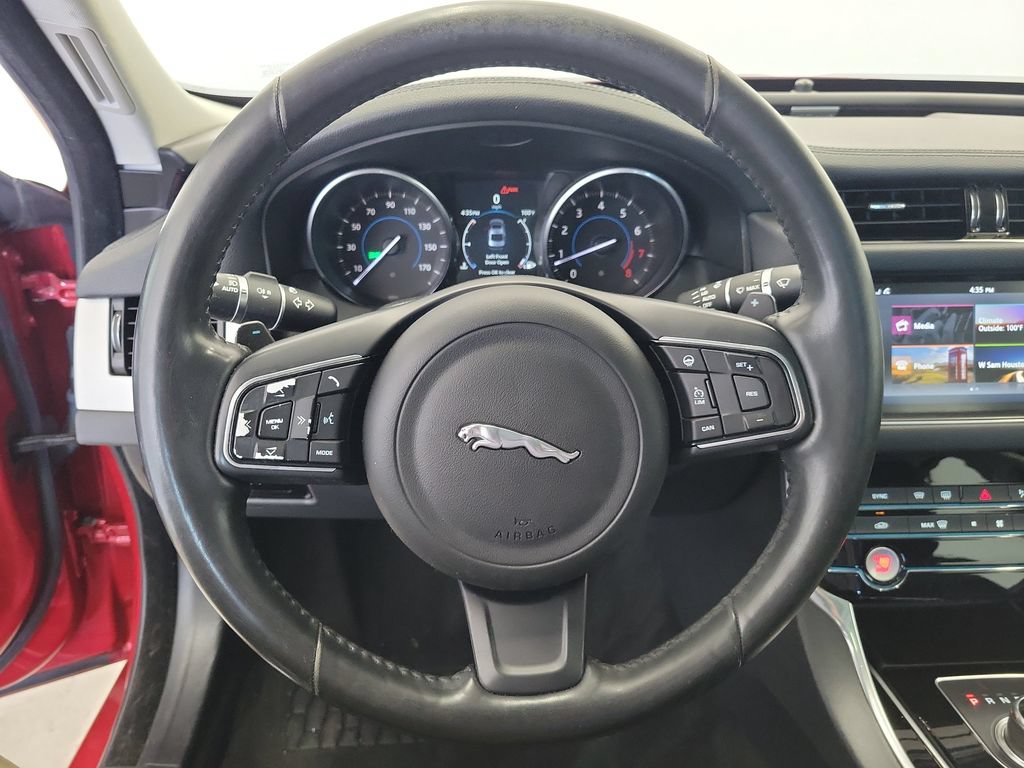 Used 2018 Jaguar XF Premium AWD/4WD image 23