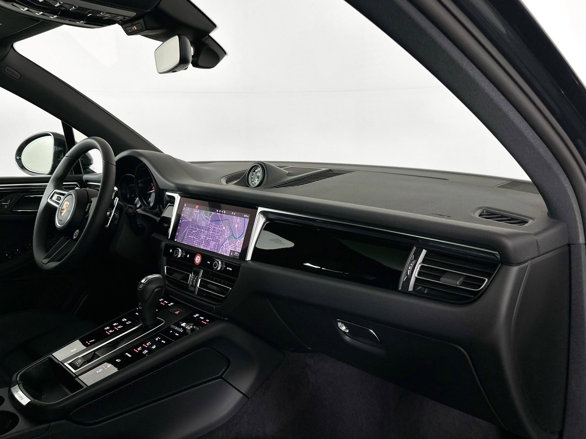 Certified 2025 Porsche Macan image 29