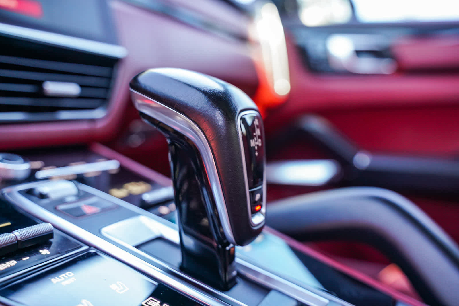 Used 2020 Porsche Cayenne Turbo image 22