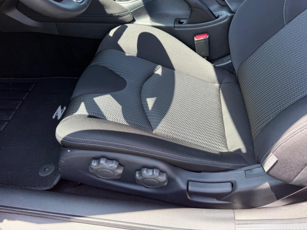 Used 2025 Nissan Z Sport w/ Floor Mat Package RWD image 18