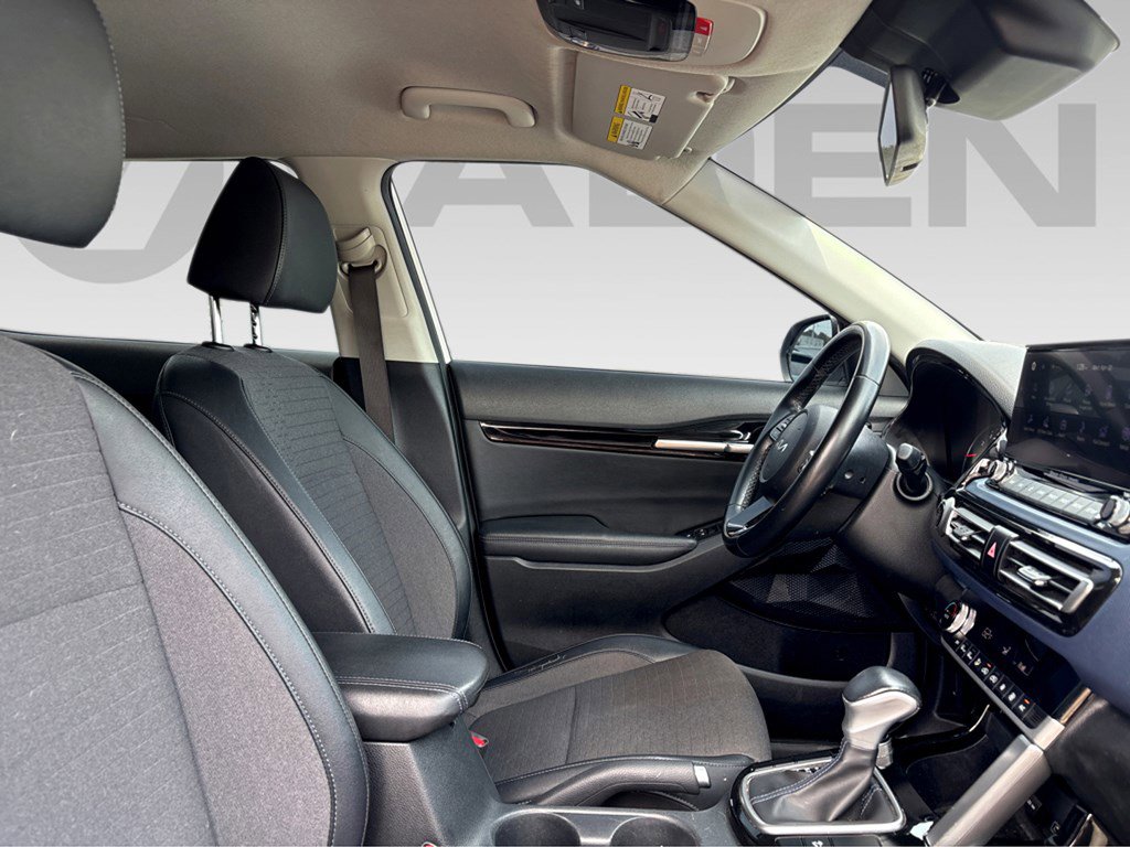 Used 2023 Kia Seltos S w/ Navigation Package FWD image 9