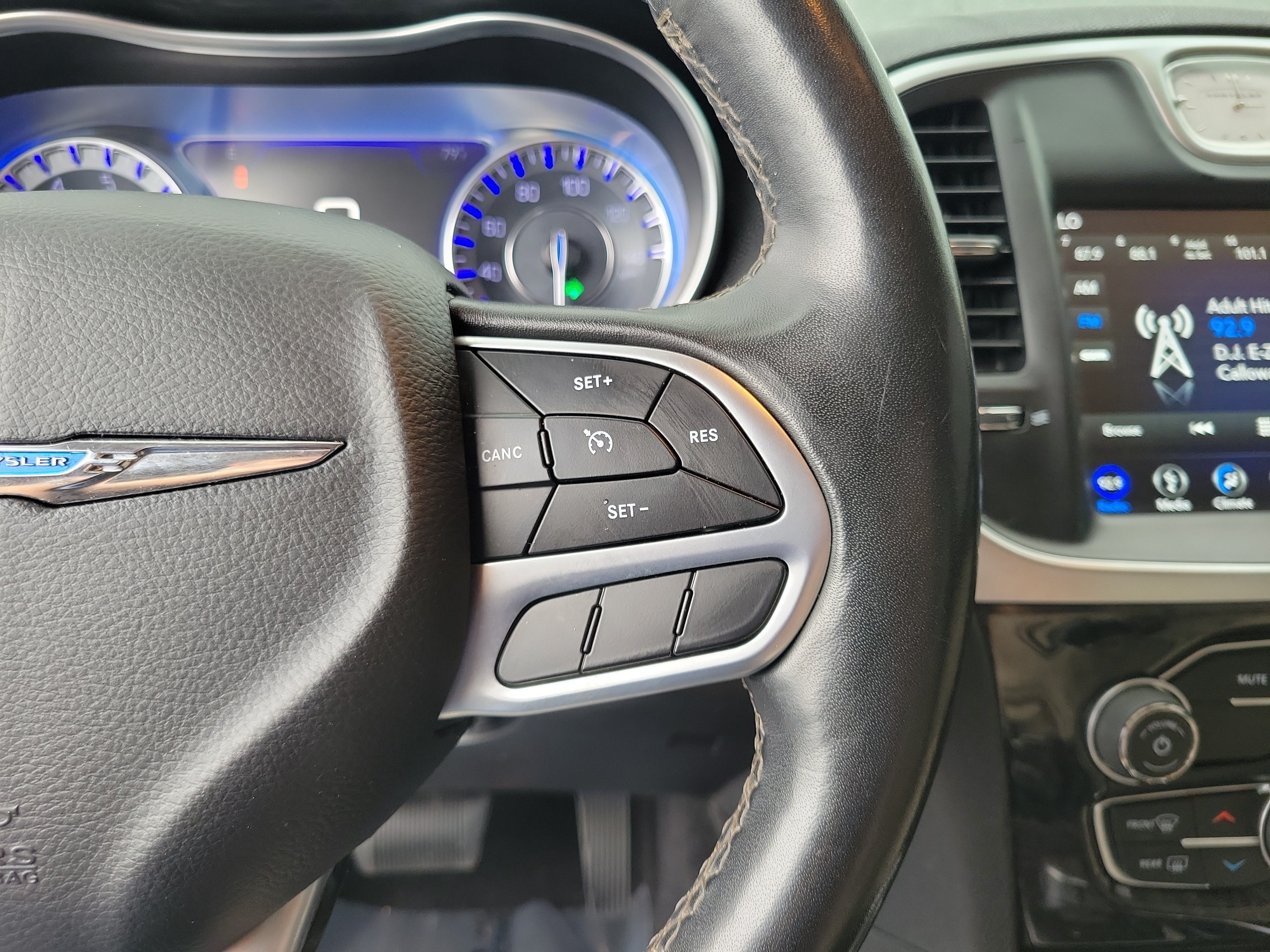 Used 2019 Chrysler 300 Limited RWD image 23