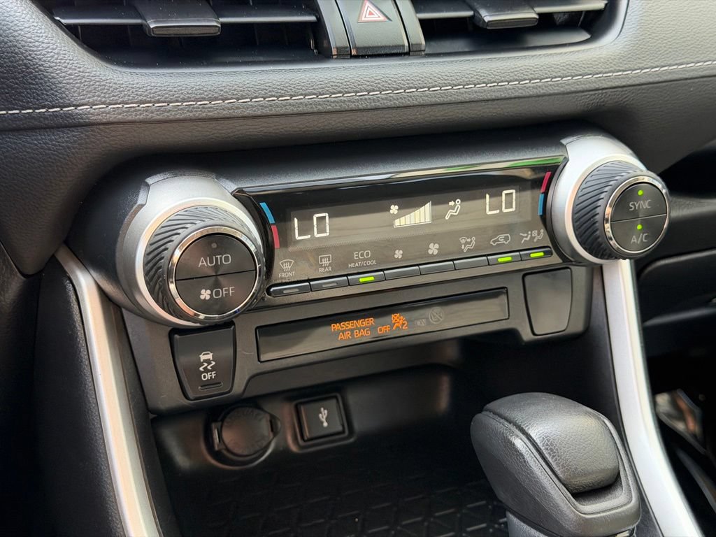 Used 2022 Toyota RAV4 LE AWD/4WD image 14