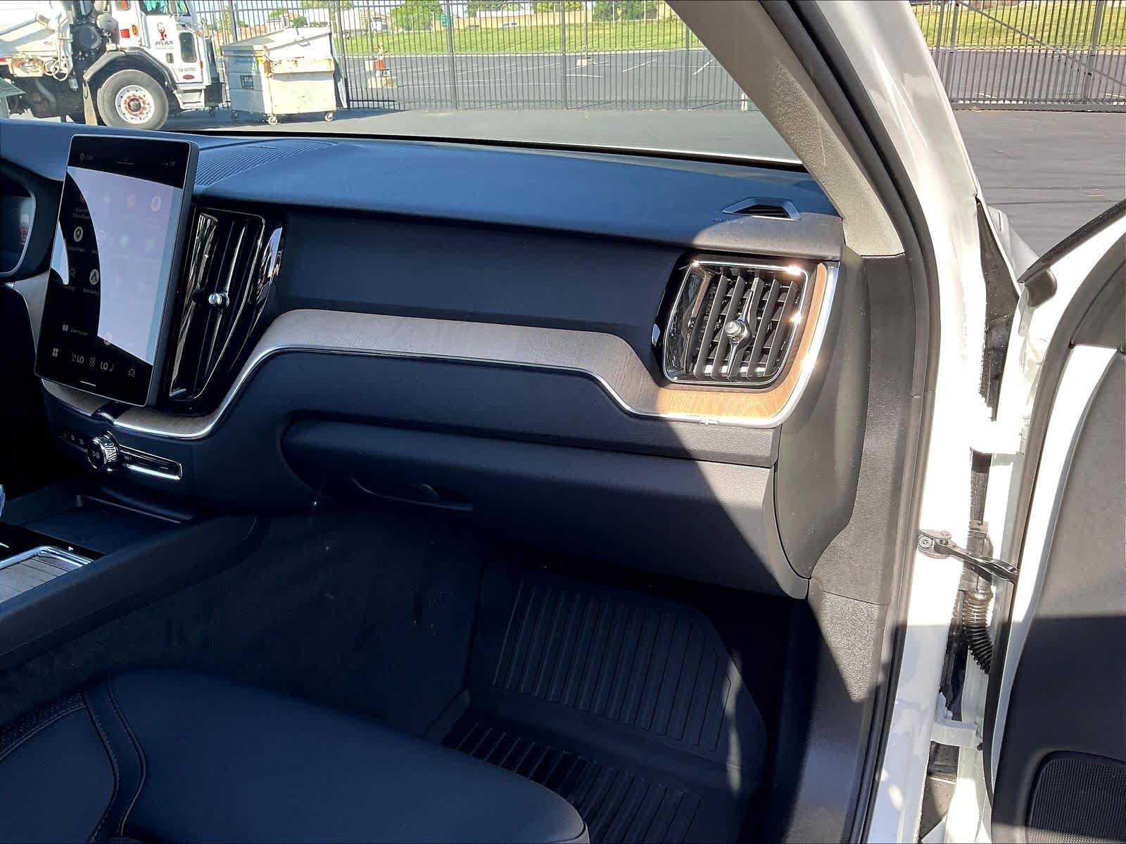 New 2026 Volvo XC60 T8 Plus w/ Climate Package AWD/4WD image 28