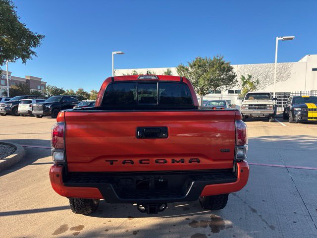 Used 2016 Toyota Tacoma TRD Off-Road w/ Premium & Technology Package AWD/4WD image 6