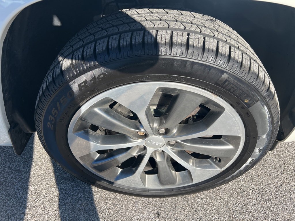 Certified 2019 Jeep Cherokee Overland image 9