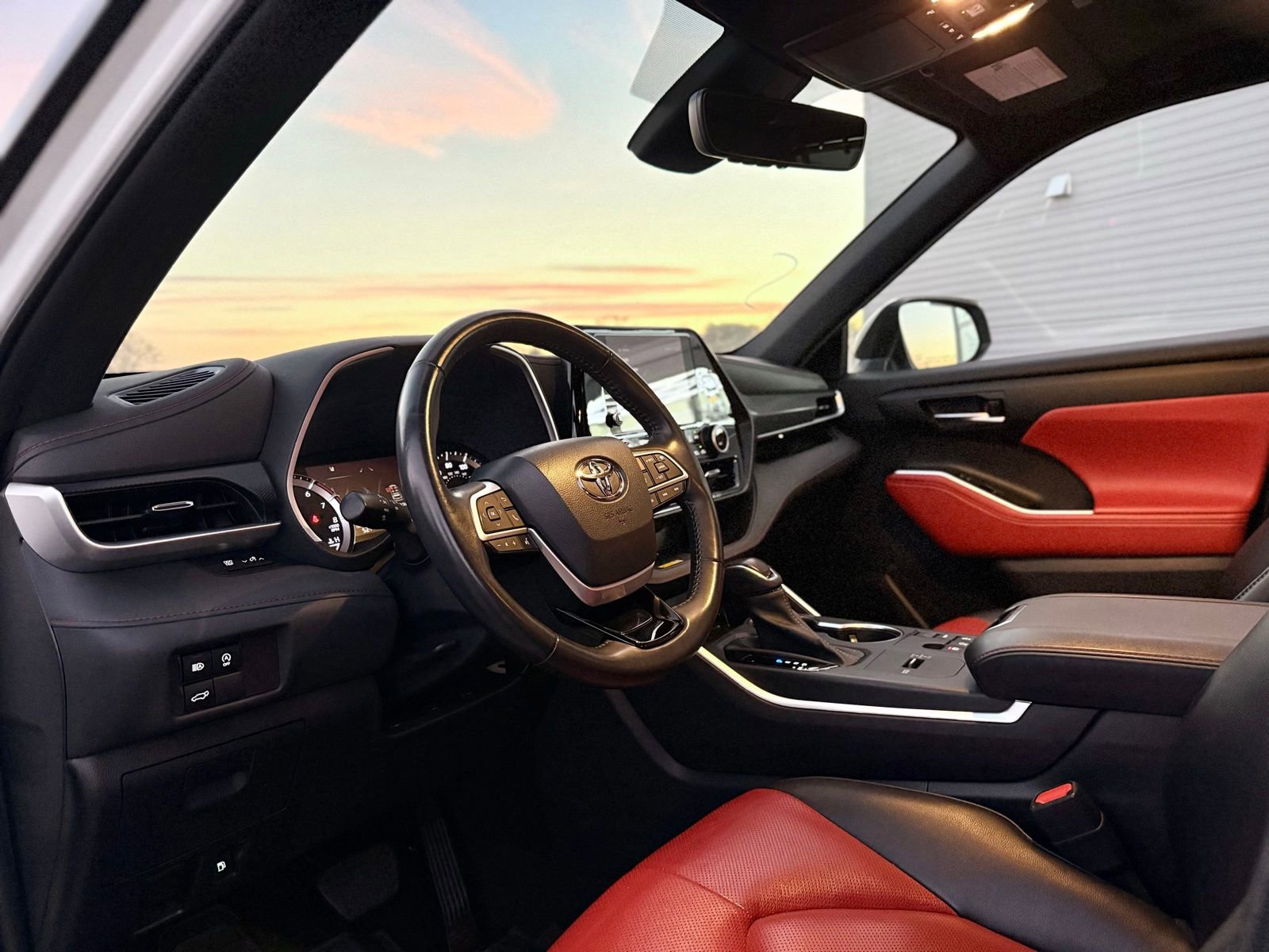 Used 2023 Toyota Highlander XSE image 13