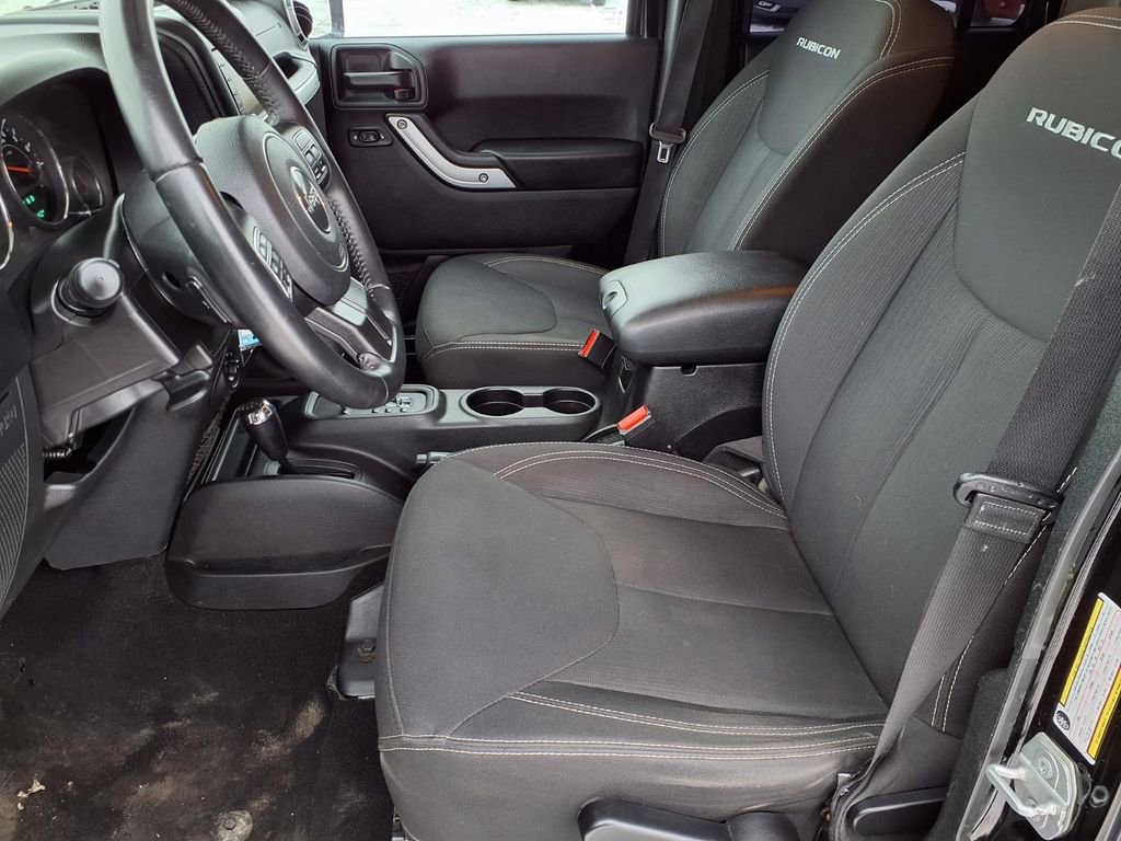 Used 2018 Jeep Wrangler Unlimited Rubicon w/ Connectivity Group image 3