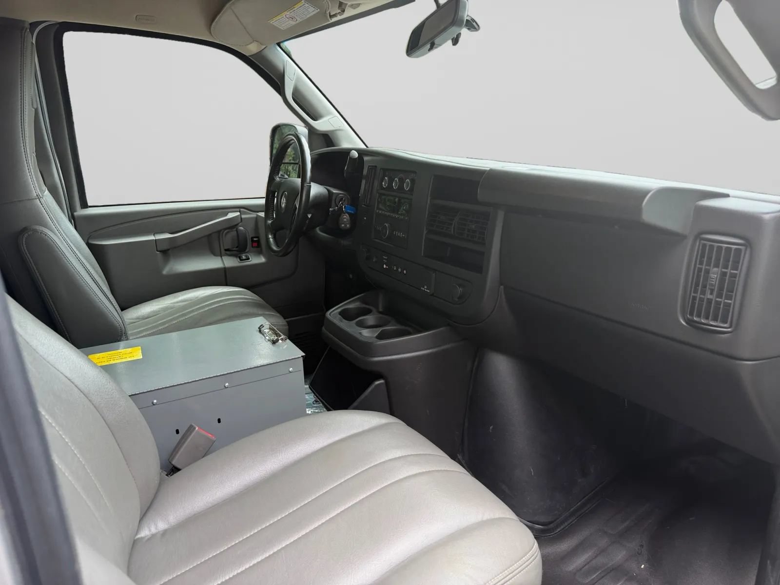 Used 2023 GMC Savana 2500 w/ Driver Convenience Package RWD image 34