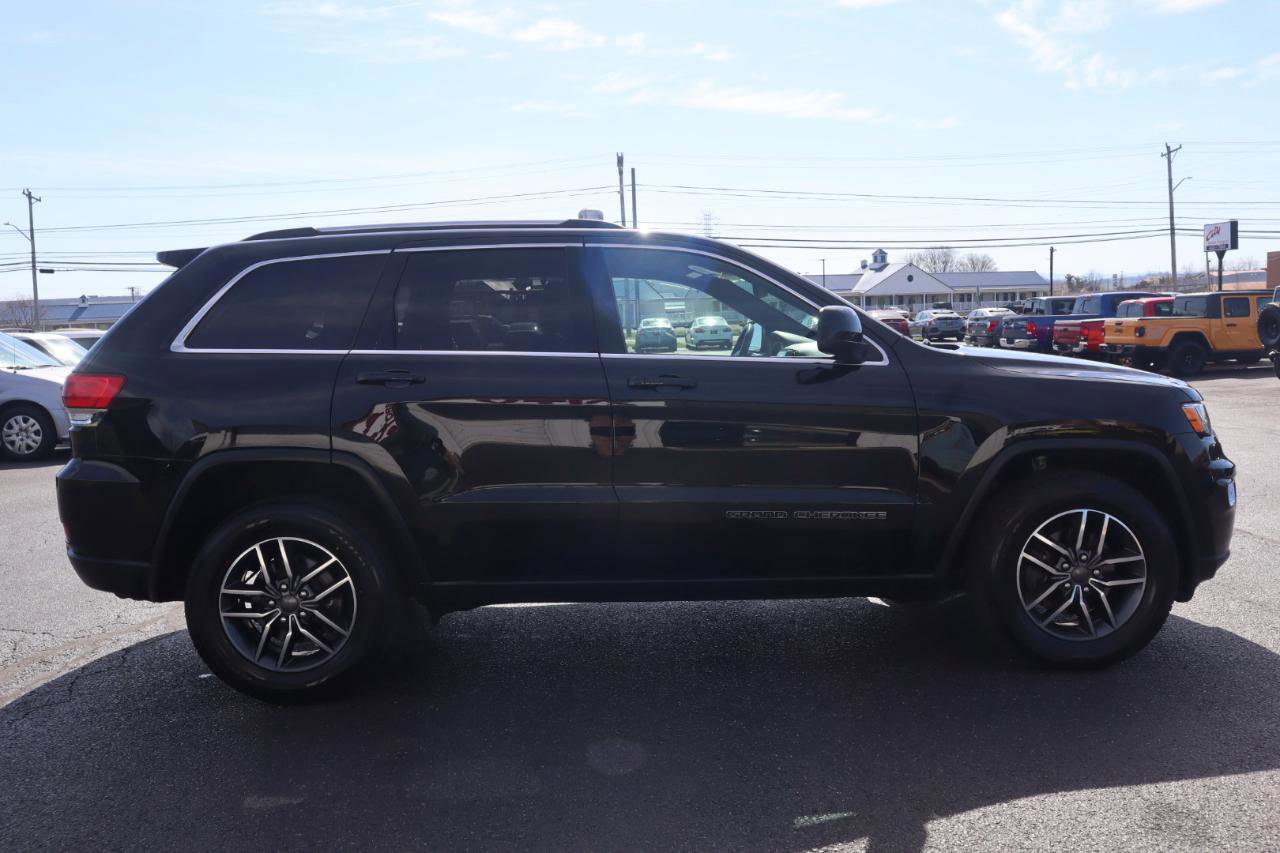 Used 2019 Jeep Grand Cherokee Laredo w/ 18" Wheel & 8.4" Radio Group image 6
