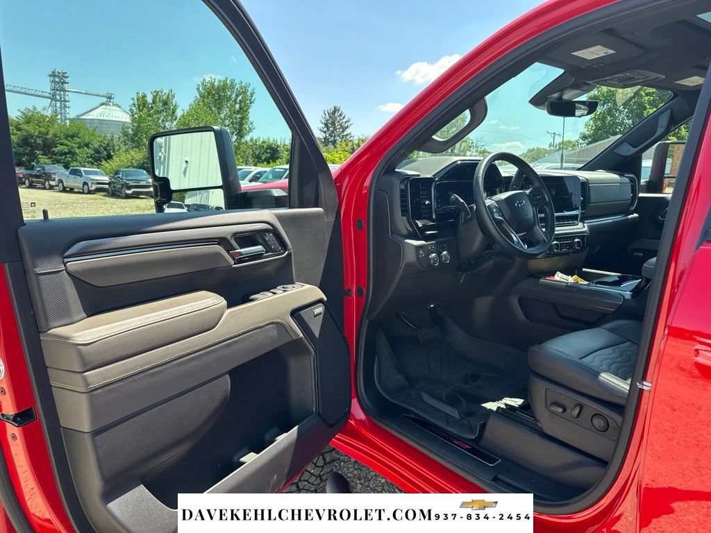 Used 2024 Chevrolet Silverado 2500 ZR2 w/ Technology Package AWD/4WD image 9
