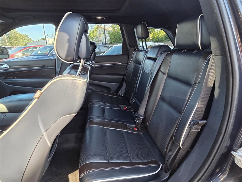 Used 2015 Jeep Grand Cherokee Overland image 12