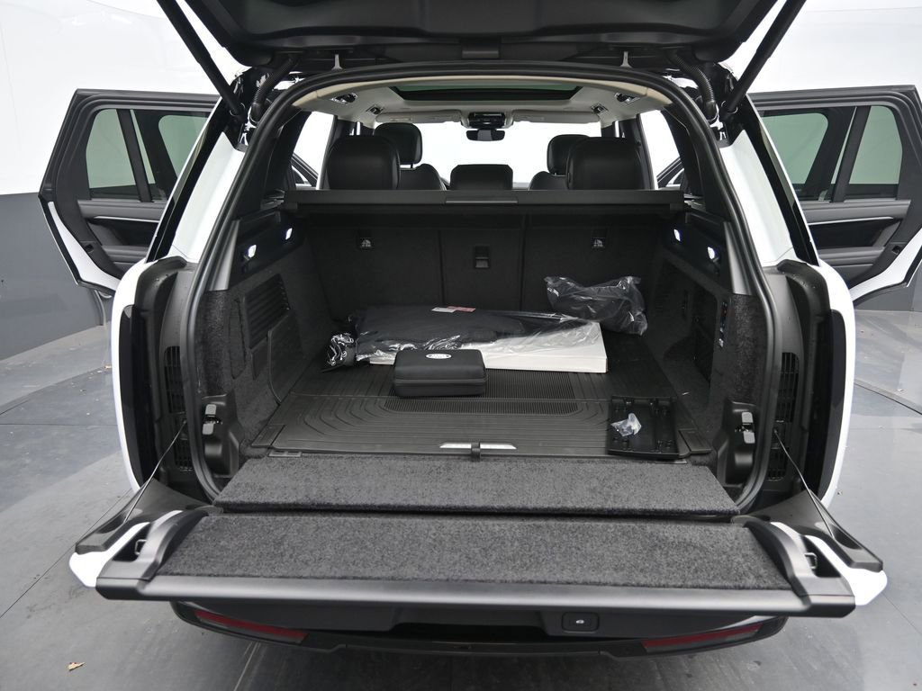 New 2025 Land Rover Range Rover SE AWD/4WD image 17