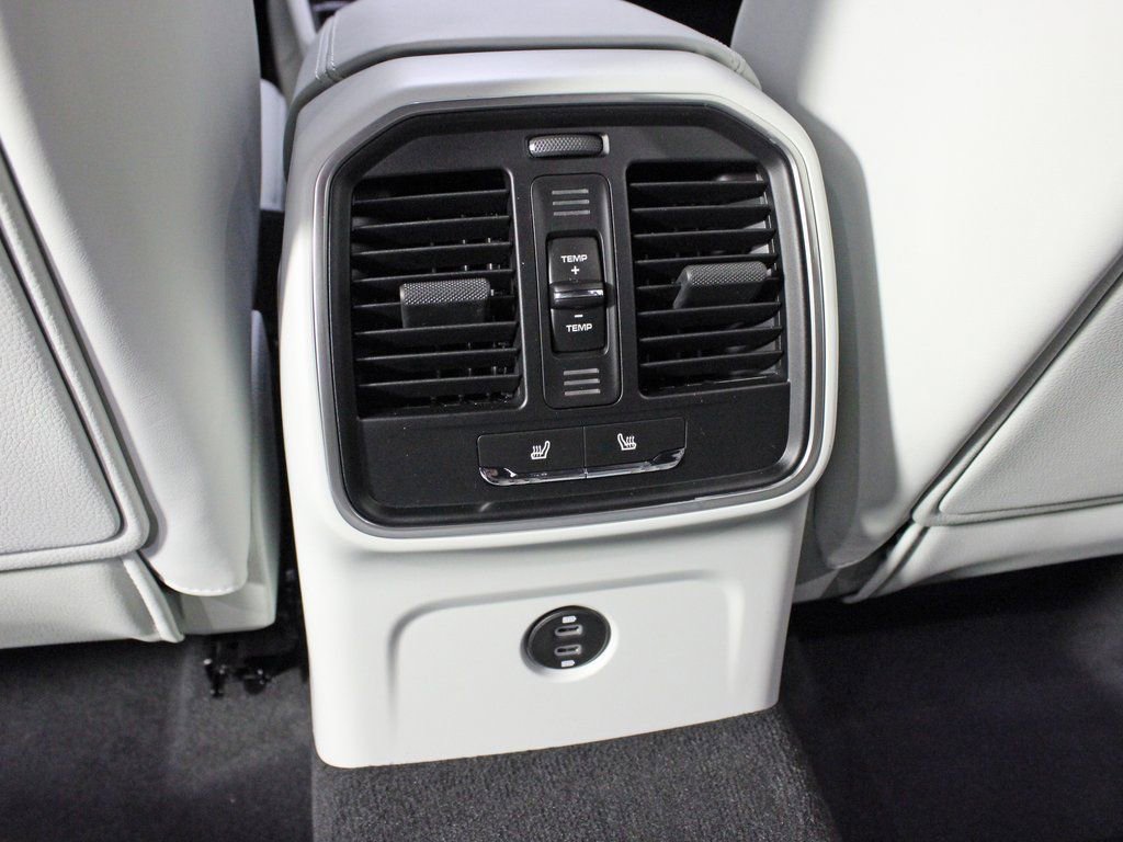 Certified 2025 Porsche Macan image 37