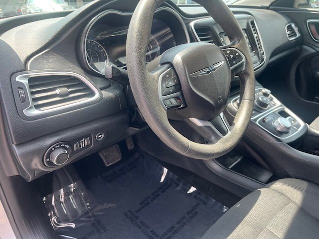 Used 2016 Chrysler 200 Limited FWD image 11