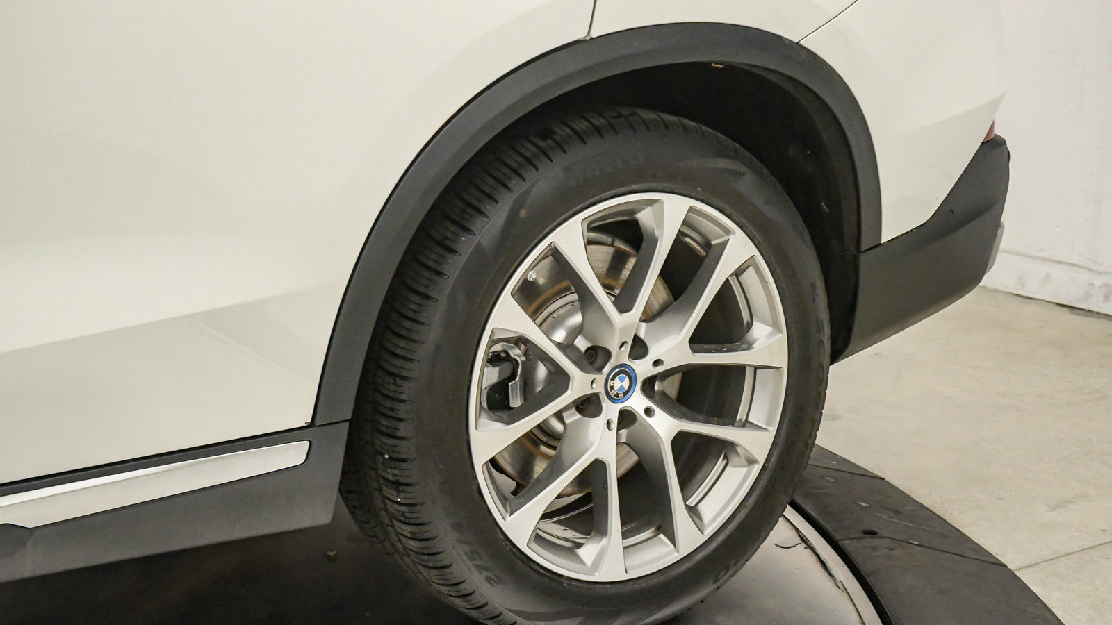 Certified 2024 BMW X5 xDrive50e w/ Premium Package AWD/4WD image 11