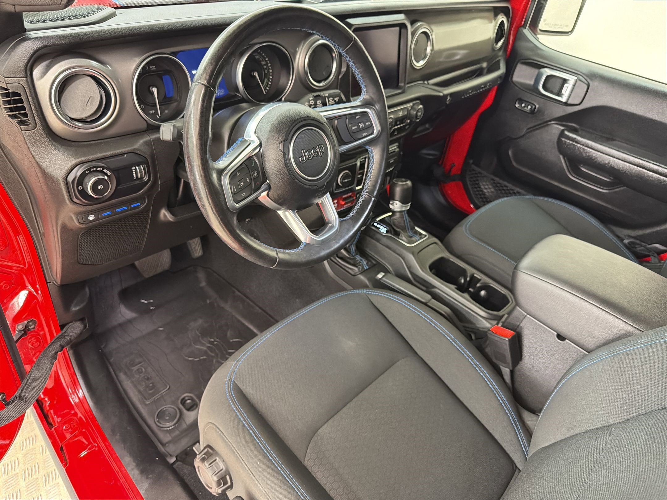 Used 2023 Jeep Wrangler Unlimited Rubicon 4xe w/ Cold Weather Group AWD/4WD image 4