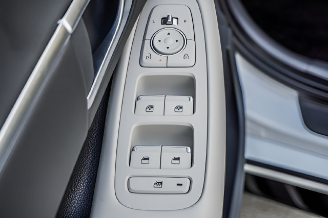 Certified 2025 Hyundai Sonata SEL FWD image 32