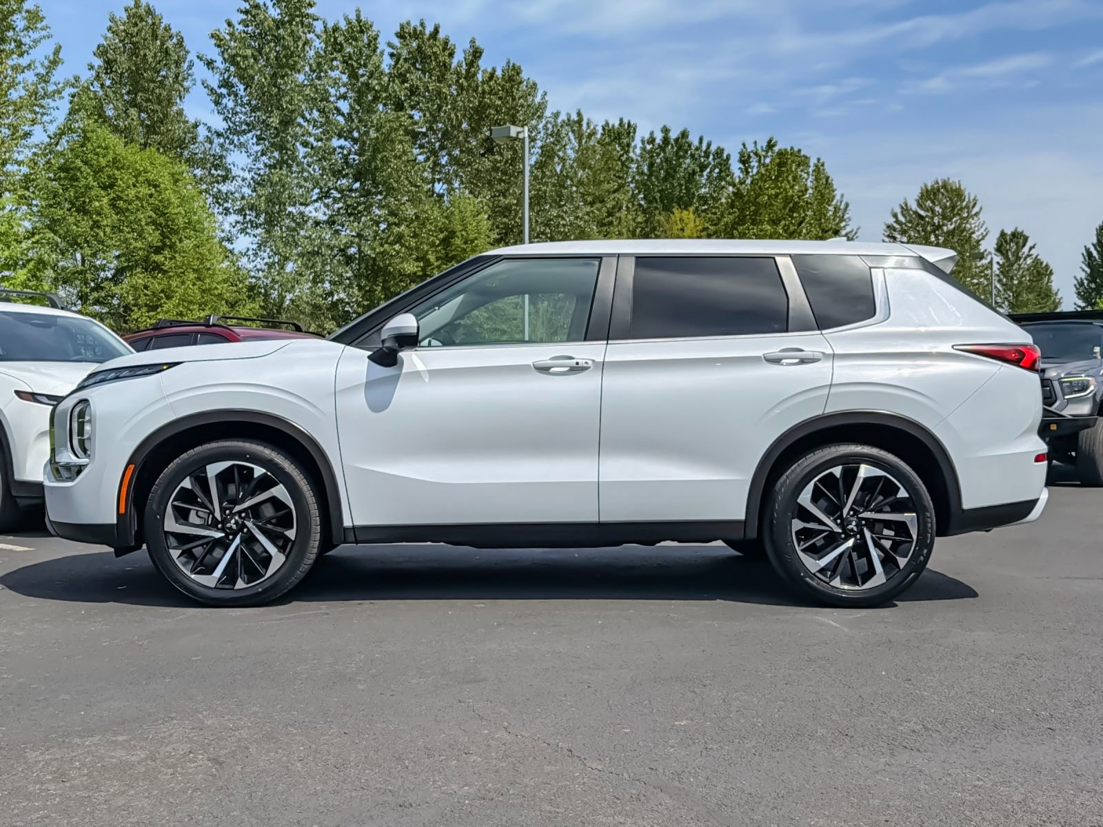 Used 2024 Mitsubishi Outlander SE FWD image 7