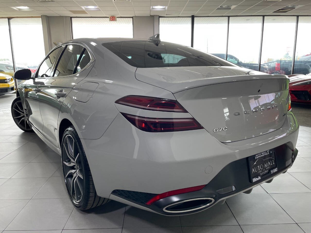 Used 2024 Genesis G70 2.5T image 5