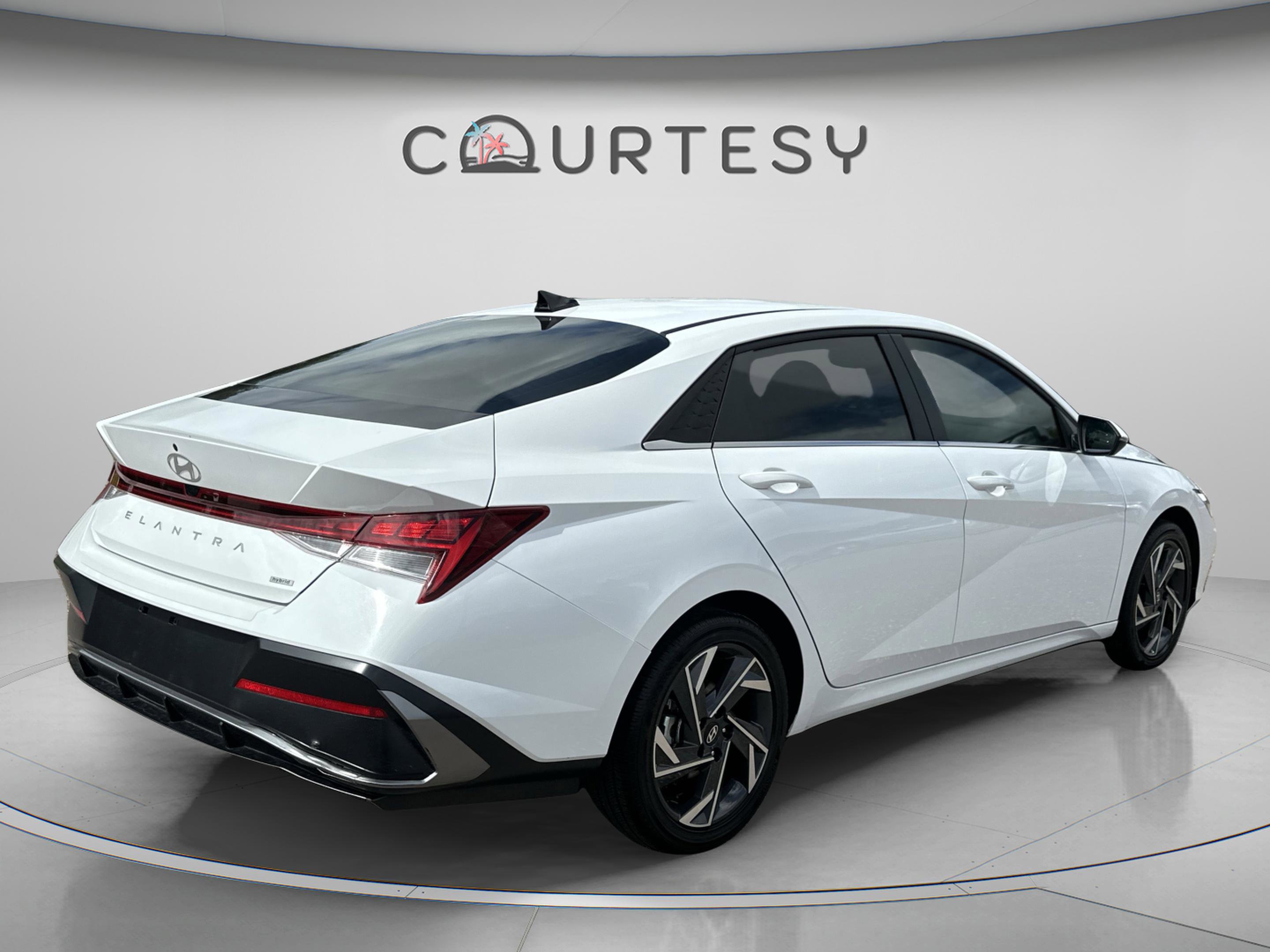 Used 2025 Hyundai Elantra Limited image 5