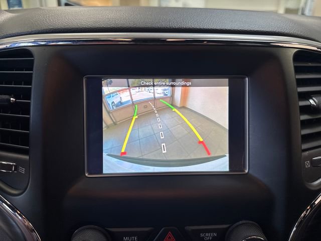 Used 2020 Jeep Grand Cherokee Laredo AWD/4WD image 24
