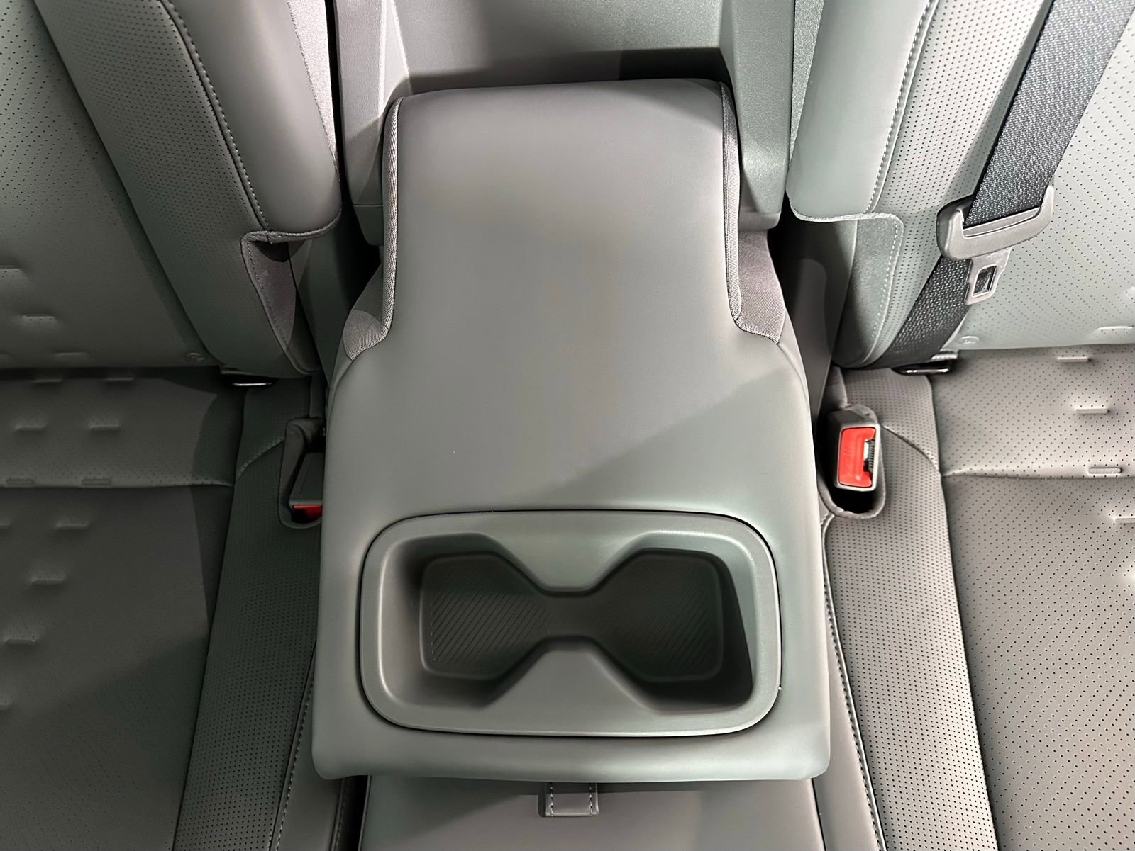 Used 2025 Kia EV9 Wind image 38