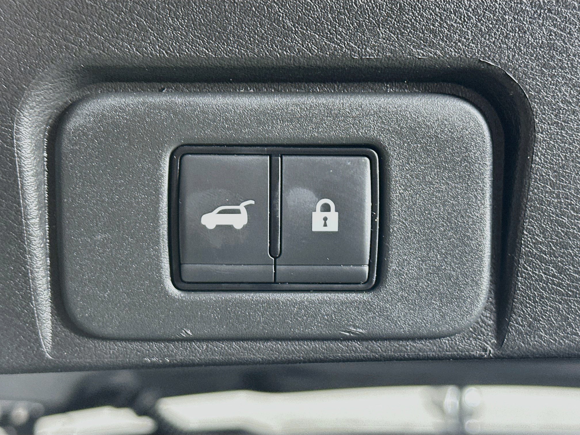 Used 2025 Nissan Rogue SV AWD/4WD image 30