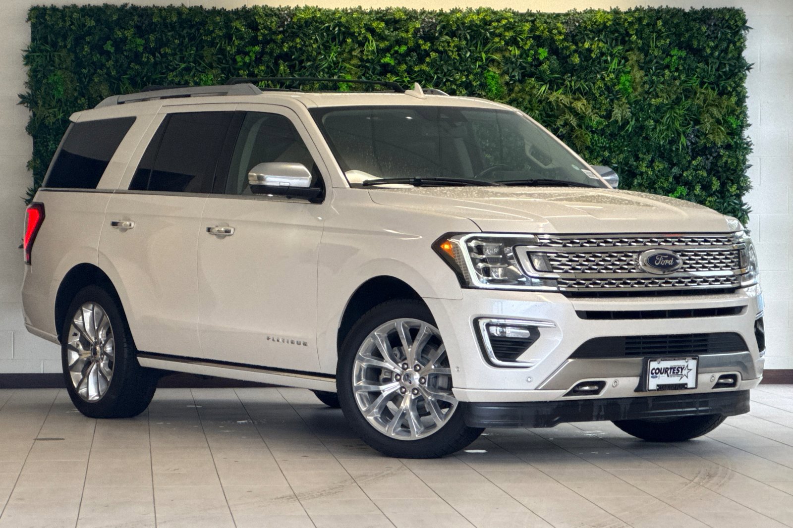 Used 2019 Ford Expedition Platinum AWD/4WD image 2