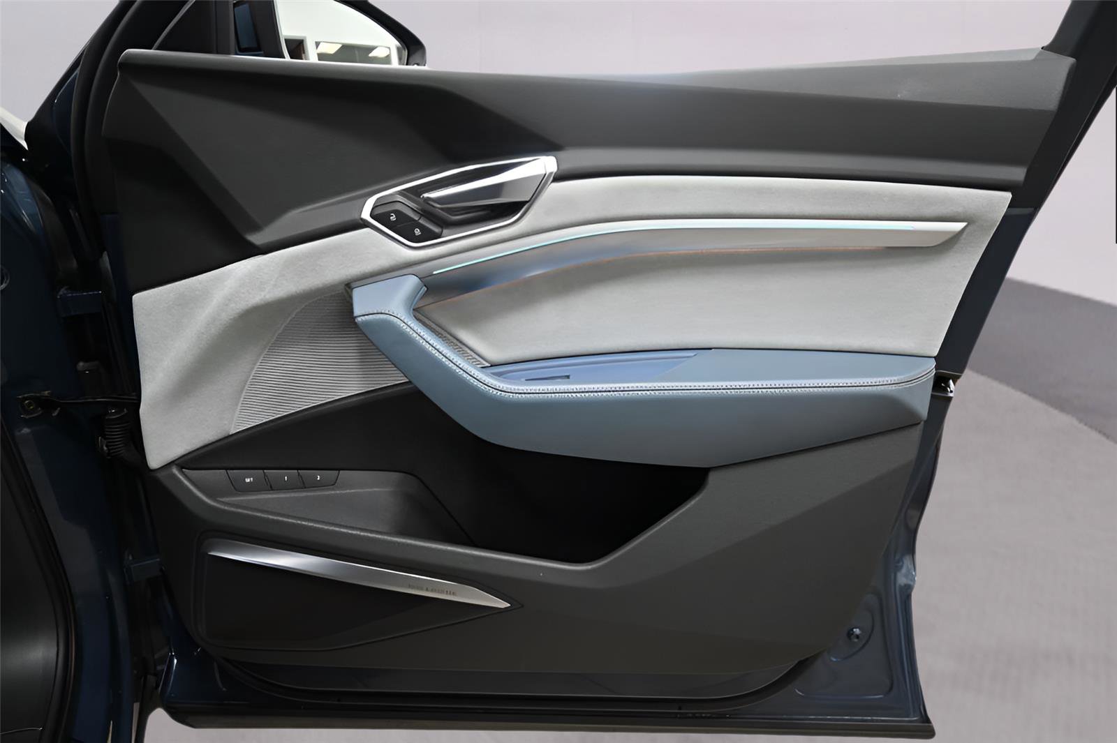 Used 2020 Audi e-tron Prestige w/ Prestige Package image 21