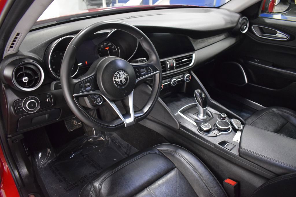 Used 2019 Alfa Romeo Giulia AWD w/ Cold Weather Package image 8